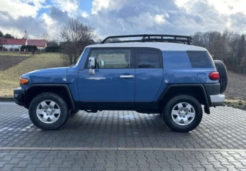 Toyota FJ Cruiser 4.0 239KM 2011 Toyota FJ Toyota FJ 4.0 4x4 4.0 Benzyna 239KM, zdjęcie 8