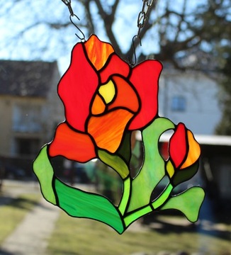 Витражный цветок модерн Ирис Красный на окне