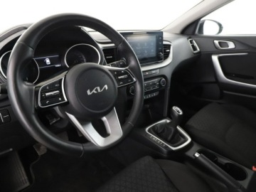 Kia Ceed III Hatchback Facelifting  1.0 T-GDI 120KM 2022 Kia Cee'd Kamera, Aut.klima, Navi, Bluetooth, zdjęcie 13