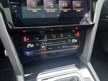 Volkswagen Arteon Fastback Facelifting 2.0 TDI 200KM 2022 Volkswagen Arteon 2.0 TDI 200KM R-Line DSG 4Motion, zdjęcie 22