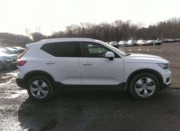 Volvo XC40 Crossover 2.0 T5 247KM 2020 Volvo XC 40 2020, 2.0L, 4x4, T5 MOMENTUM, od u..., zdjęcie 2