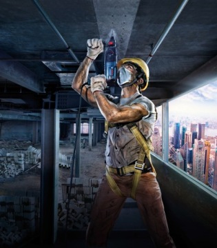 ПЕРЕДОВАЯ ДРЕЛЬ BOSCH GBH 240 В КОРПУСЕ