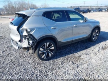 Volvo XC40 2023 Volvo XC 40 B5 Ultimate Bright Theme 2023 2.0 Benzyna 247KM, zdjęcie 5