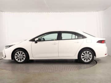 Toyota Corolla XII Sedan 1.8 Hybrid 122KM 2022 Toyota Corolla 1.8 Hybrid, Salon Polska, zdjęcie 2
