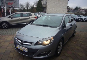 Opel Astra J Hatchback 5d Facelifting 1.6 Twinport ECOTEC 115KM 2014 Opel Astra Opel Astra J Salon PL - seriws 1.6 Benzyna 116KM, zdjęcie 2