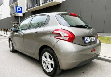 Peugeot 208 I Hatchback 3d 1.2 VTI 82KM 2013 Peugeot 208 Czujniki Parkowania Climatronic Alu Warszawa 1.2 Benzyna 82KM, zdjęcie 2