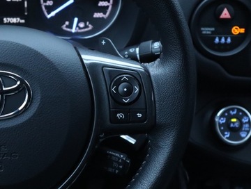 Toyota Yaris III Hatchback 5d Facelifting 2017 1.5 Dual VVT-iE 111KM 2020 Toyota Yaris 1.5 Dual VVT-i, Salon Polska, zdjęcie 18