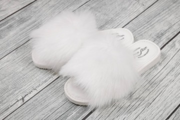 БЕЛЫЕ ЖЕНСКИЕ ТАПОЧКИ С ЭФФЕКТИВНЫМ МЕХОМ МАРХАРА