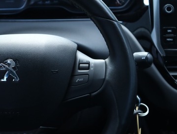 Peugeot 208 I Hatchback 5d Facelifting 1.2 PureTech 82KM 2019 Peugeot 208 1.2 PureTech, Salon Polska, Klima, zdjęcie 17