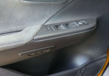 Toyota C-HR II SUV Plug-In 2.0 Hybrid Dynamic Force Plug-in  223KM 2025 Toyota C-HR Toyota C-HR 2.0 Hybrid Executive FV23 Salon PL ASO 1 wl., zdjęcie 16