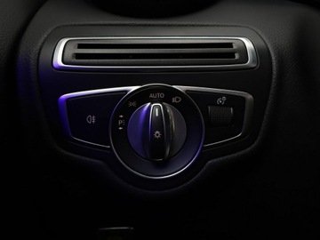 Mercedes Klasa C W205 Kombi Facelifting HYBRYDA 2.0 300 e 320KM 2021 Mercedes C 300 PHEV multibeam LED skóra/alcantara, zdjęcie 36