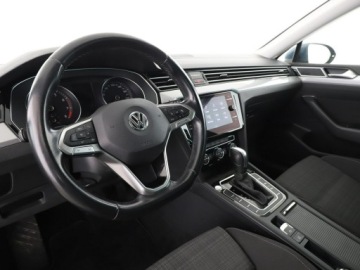 Volkswagen Passat B8 Variant Facelifting 1.5 TSI EVO 150KM 2020 Volkswagen Passat Business automat climatronic, zdjęcie 13
