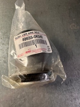 TULEJA WAHACZA DOLNEGO PRZÓD TOYOTA HILUX 48655-0K040