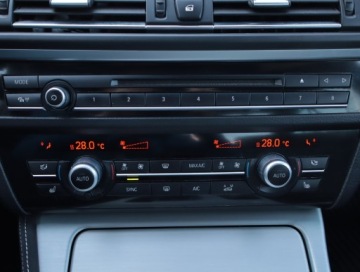 BMW Seria 5 F10-F11 Limuzyna Facelifting 525d 218KM 2014 BMW 5 525d xDrive, Salon Polska, Serwis ASO, zdjęcie 10