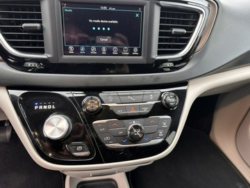 Chrysler Pacifica II 3.6 V6 291KM 2018 Chrysler Pacifica 3.6 benzyna/Automat/8 miejsc/Fak, zdjęcie 31