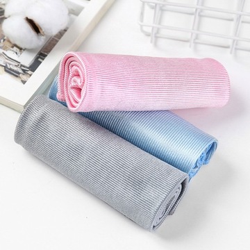 Салфетка для чистки стекол автомобиля