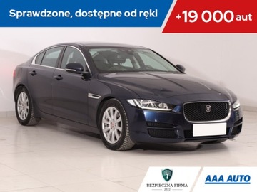 Jaguar XE Sedan 2.0 i4 180KM 2018 Jaguar XE 20d, 177 KM, Automat, Skóra, Navi