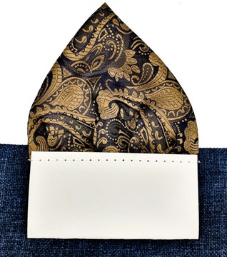 Жаккардовый нагрудный платок с окантовкой для кармана куртки.