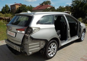 Toyota Auris II 2016 Toyota Auris Okazja 1.8 Hybryda 100KM, zdjęcie 9