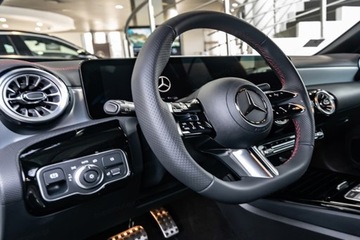 Mercedes CLA C118/X118 Coupe Facelifting 1.3 200 163KM 2024 MERCEDES-BENZ CLA 200 AMG Line Sedan 1.3 (163KM) 2024, zdjęcie 4