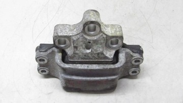 AUDI Q3 8U 2.0 UCHYCENÍ DRŽÁKY PŘEVODOVKY 8U0199555