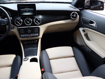 Mercedes GLA I Off-roader 2.0 220 184KM 2017 Mercedes GLA GLA 220 4MATIC, Salon Polska, 4X4, zdjęcie 7