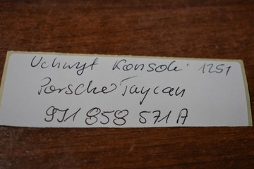 DRŽÁK KONZOLA PORSCHE TAYCAN 1