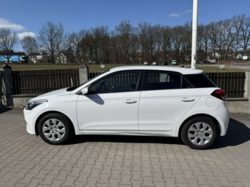 Hyundai i20 I Hatchback 5d Facelifting 1.2 DOHC 85KM 2015 Hyundai i20 1,3 benzyna 85 ps ładny ,świeżo, zdjęcie 4