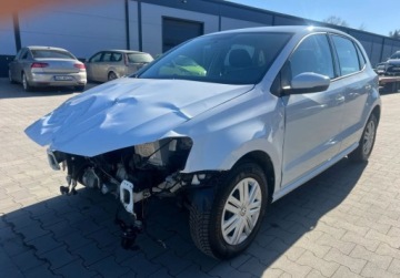 Volkswagen Polo V Hatchback 3d Facelifting 1.0 60KM 2016 Volkswagen Polo 1.0 Benzyna Klimatyzacja Radio Benzyna 60KM, zdjęcie 4