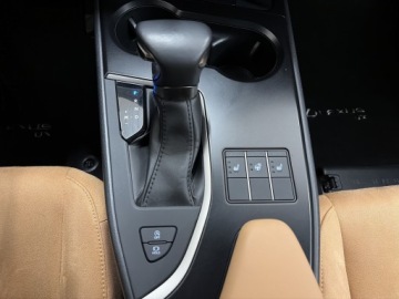 Lexus UX Crossover 200 171KM 2022 Lexus UX 200 GPF Business 2WD Lexus UX 200 GPF Bus, zdjęcie 20