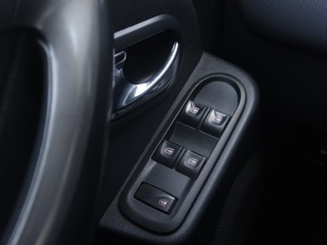 Dacia Duster I SUV Facelifting 1.6 16V 105KM 2014 Dacia Duster 1.6 16V, Salon Polska, Serwis ASO, zdjęcie 15