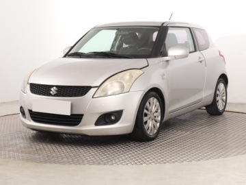 Suzuki Swift V Hatchback 5d 1.3 DDiS 75KM 2012 Suzuki Swift 1.3 DDiS, Klima, Klimatronic, zdjęcie 1