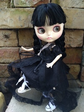 КУКЛА СРЕДА АДДАМС ЗОНТ + КУЛОН НА РУКУ ПОВИЖНЫЕ ГЛАЗА из Польши