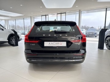 Volvo V60 II  Kombi Plug-in 2.0 T6 Plug-In Hybrid 350KM 2023 Volvo V60 T6 Plug In Core Kamera cofania LED CarPlayAndroid Auto ACC, zdjęcie 2