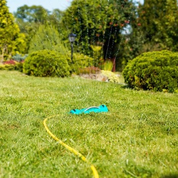 ЛИНЕЙНЫЙ КОЛЕБАТЕЛЬНЫЙ САДОВЫЙ ДОСПЫЛИТЕЛЬ ДЛЯ ГАЗОНА ДО = 15 ЛАТУННЫХ ФОРСУНОК