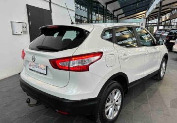 Nissan Qashqai II Crossover 1.6 DIG-T 163KM 2017 Nissan Qashqai z SalonuNaviKamera124 tys. wpisuje na fakturzeOrg.lakier1wl, zdjęcie 4