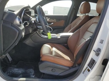 Mercedes GLC C253 2020 Mercedes-Benz GLC 2020 Mercedes-Benz GLC GLC 300 4MATIC Coupe 2.0 Benzyna, zdjęcie 6