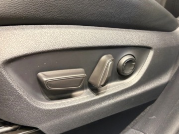 Toyota C-HR II SUV Plug-In 2.0 Hybrid Dynamic Force Plug-in  223KM 2026 Executive 2.0 Plug-in Hybrid Dynamic Force 223KM | Podgrzewane fotele!, zdjęcie 4