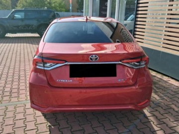 Toyota Corolla XII Sedan Facelifting 1.8 Hybrid 140KM 2025 Od ręki - Style 1.8 Hybrid 140KM | Podgrzewane fotele!, zdjęcie 3