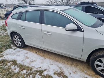 DVEŘE KOMPLETNÍ KEYLESS PRAVÝ PŘEDNÍ ZADNÍ V60 S60 481-16