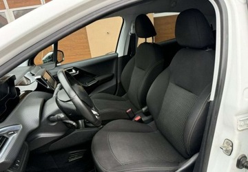 Peugeot 208 I Hatchback 5d Facelifting 1.2 PureTech 82KM 2017 Peugeot 208 1,2 82KM Klimatyzacja 1.2 Benzyna 82KM, zdjęcie 17