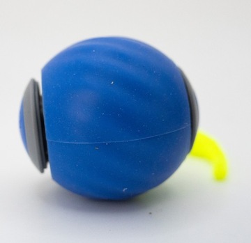 БЕГУЩИЙ МЯЧ ДЛЯ КОШКИ СО СВЕТОДИОДНОЙ ВИБРАЦИЕЙ PETGRAVITY USB ИГРУШКА С ПЕРЬЯМИ