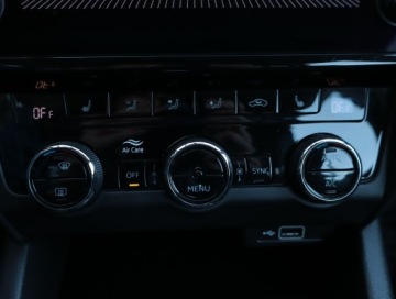 Skoda Octavia III Liftback Facelifting 2.0 TDI 150KM 2018 Skoda Octavia 2.0 TDI, Salon Polska, zdjęcie 12