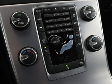 Volvo V60 I Kombi Facelifting 2.0 D2 DRIVE-E 120KM 2017 Volvo V60 skóra klima auto navi czujniki, zdjęcie 26