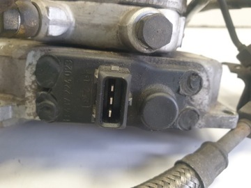 AUDI 80 B3 1.8 i РАСПРЕДЕЛИТЕЛЬ ТОПЛИВА 0438121011