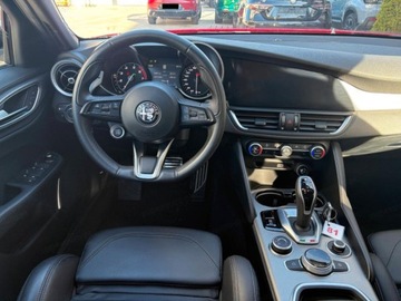 Alfa Romeo Giulia II Sedan Facelifting 2023 2.0 GME Turbo 280KM 2025 ALFA ROMEO Giulia Turbo Veloce Q4 Sedan 2.0 (280KM) 2025, zdjęcie 9