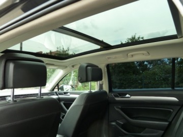 Volkswagen Passat B8 Variant 2.0 TDI BlueMotion SCR 150KM 2018 Volkswagen Passat NAWIGACJA PLHIGHLINE DSG-7PANORAMAASYSTENT PARKOWANIASKO, zdjęcie 13