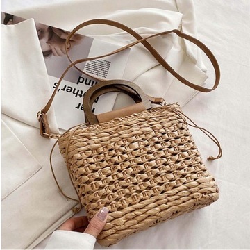 СУМКА НА РУЧКУ И НА ПЛЕЧО С ДЛИННЫМ РЕМНЕМ, ЗАКРЫТАЯ, ТЕМНО-БЕЖЕВАЯ.