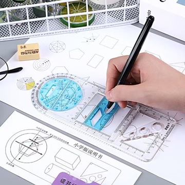 Geometriczna linijka odpowiednia dla uczniów szkół
