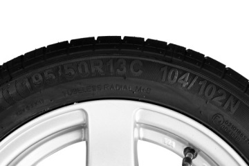Алюминиевый диск серебристого цвета 195/50 R13C 5x112 104/102N